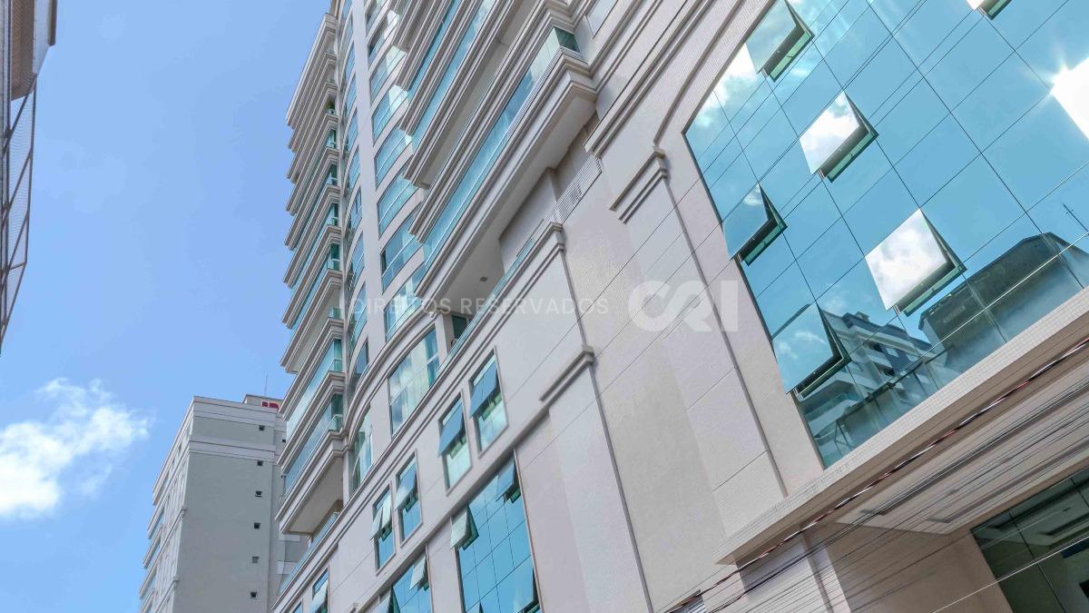 Apartamento com 4 suítes no edifício Le Grand Parc Residence no Centro em Itapema