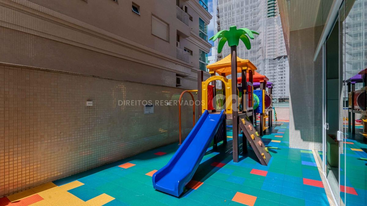 Apartamento com 4 suítes no edifício Le Grand Parc Residence no Centro em Itapema