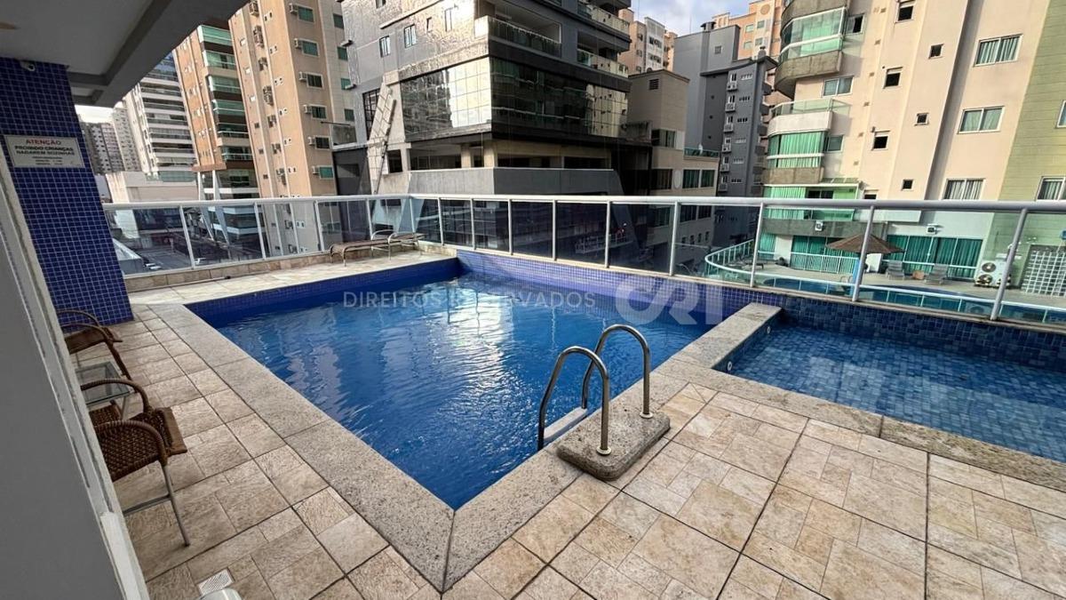 Apartamento com 3 suítes no Edifício Sky Tower na Meia Praia em Itapema