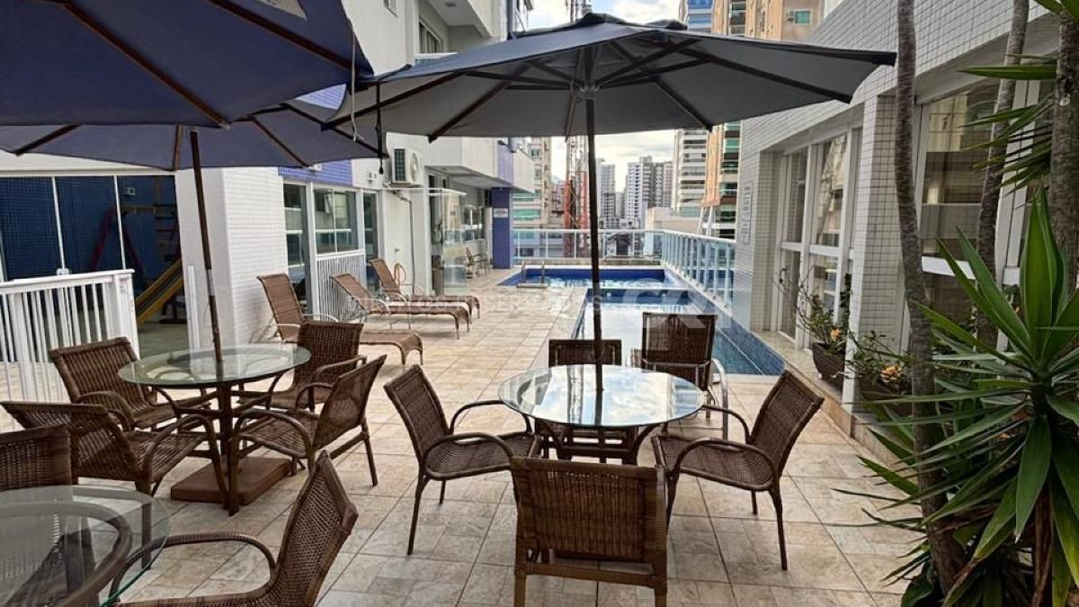 Apartamento com 3 suítes no Edifício Sky Tower na Meia Praia em Itapema