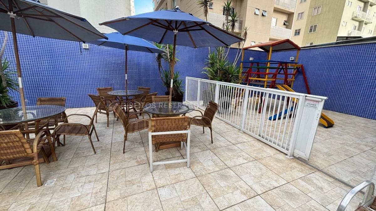 Apartamento com 3 suítes no Edifício Sky Tower na Meia Praia em Itapema
