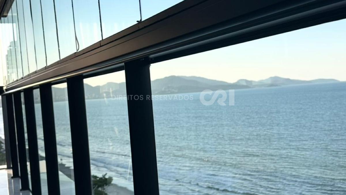 Apartamento com 4 Suítes no Edifício Cartier Frente Mar na Meia Praia em Itapema
