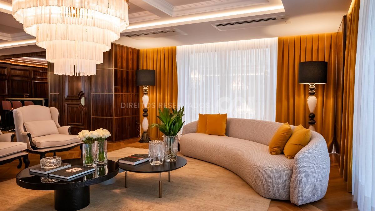 Apartamento com 4 Suítes no Edifício Cartier Frente Mar na Meia Praia em Itapema