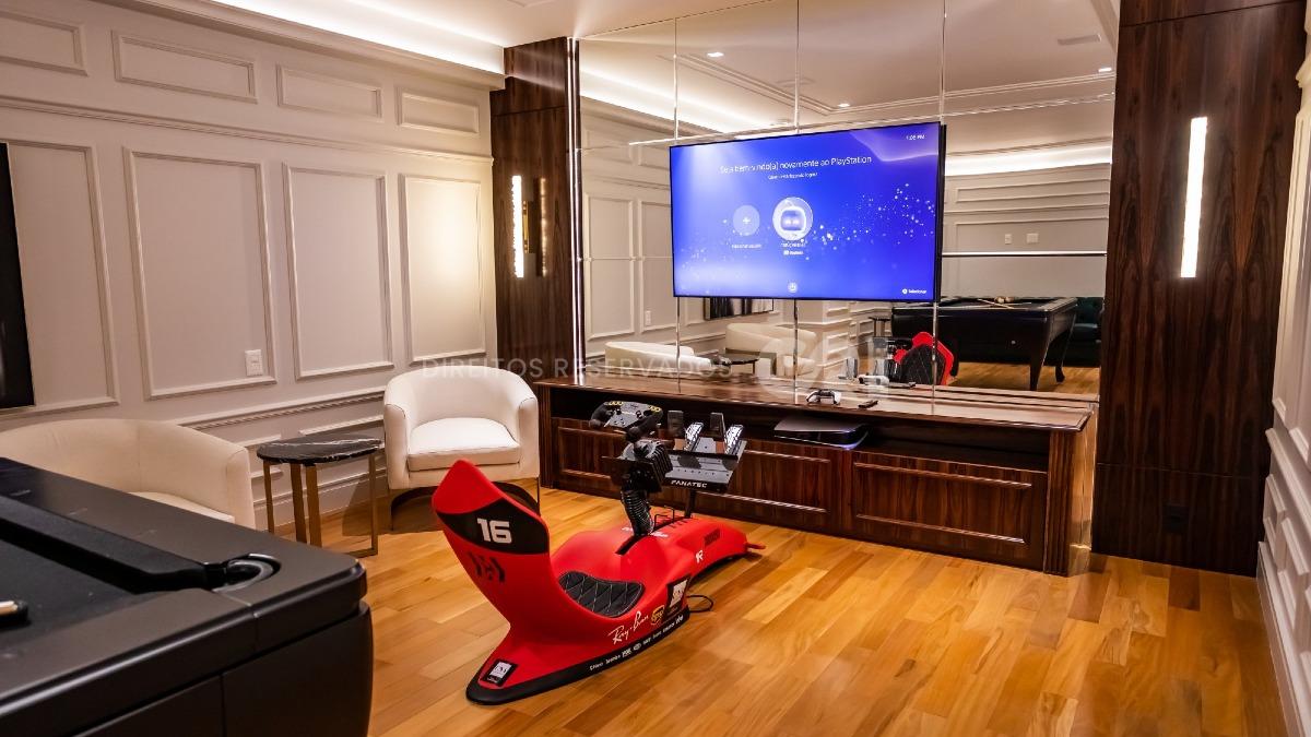Apartamento com 4 Suítes no Edifício Cartier Frente Mar na Meia Praia em Itapema