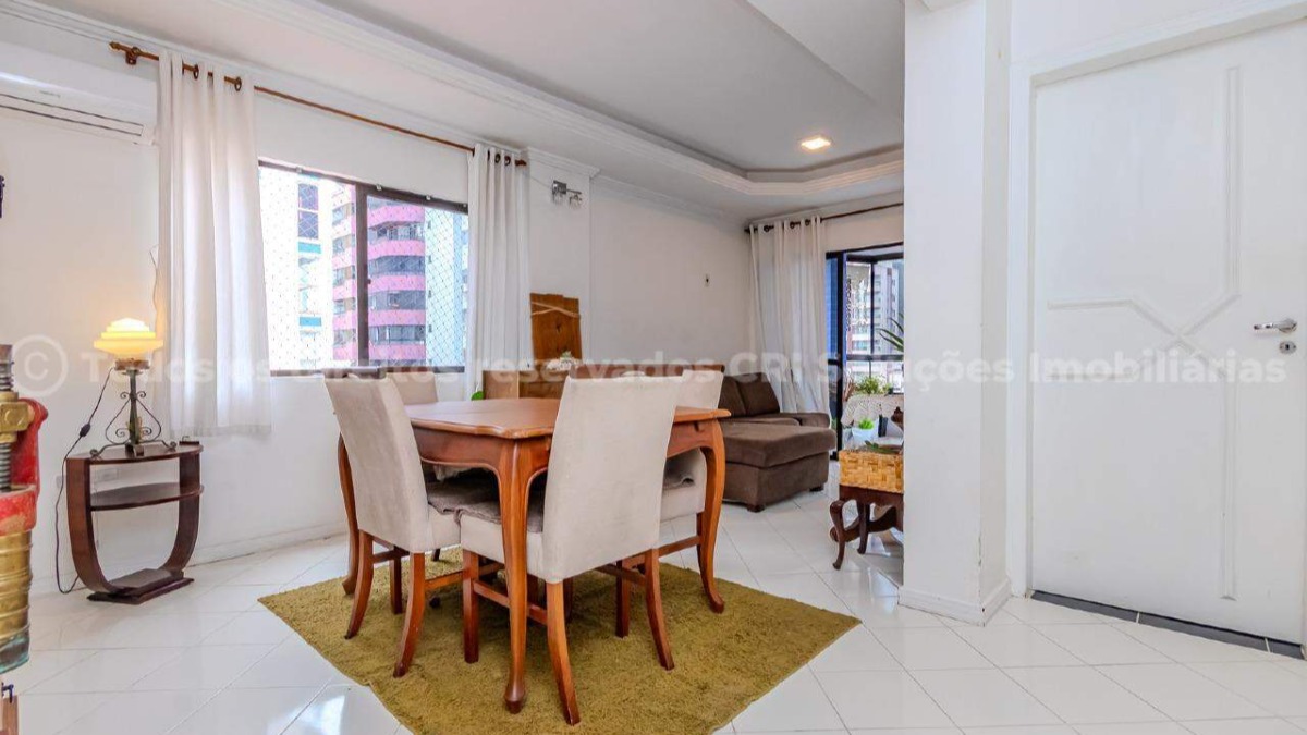 Apartamento com 3 quartos sendo 2 suítes no Edificio Berlim no Centro em Balneário Camboriú