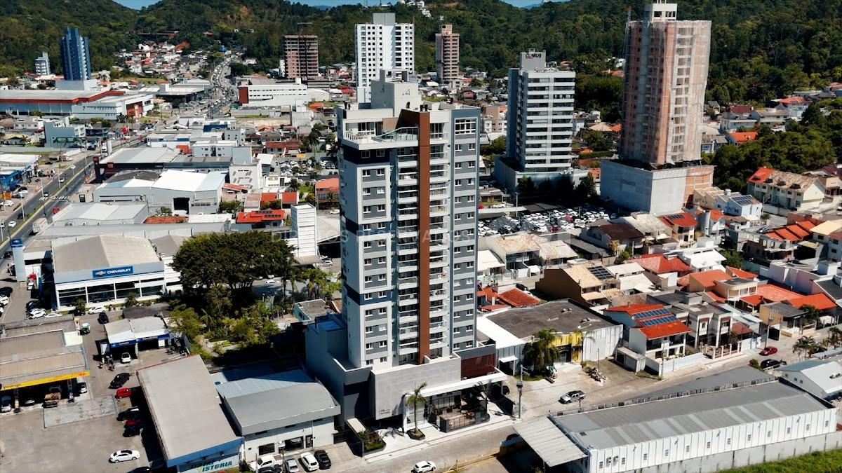 Apartamento com 2 dormitórios no Residencial L’Aquamarine no Fazenda em Itajaí