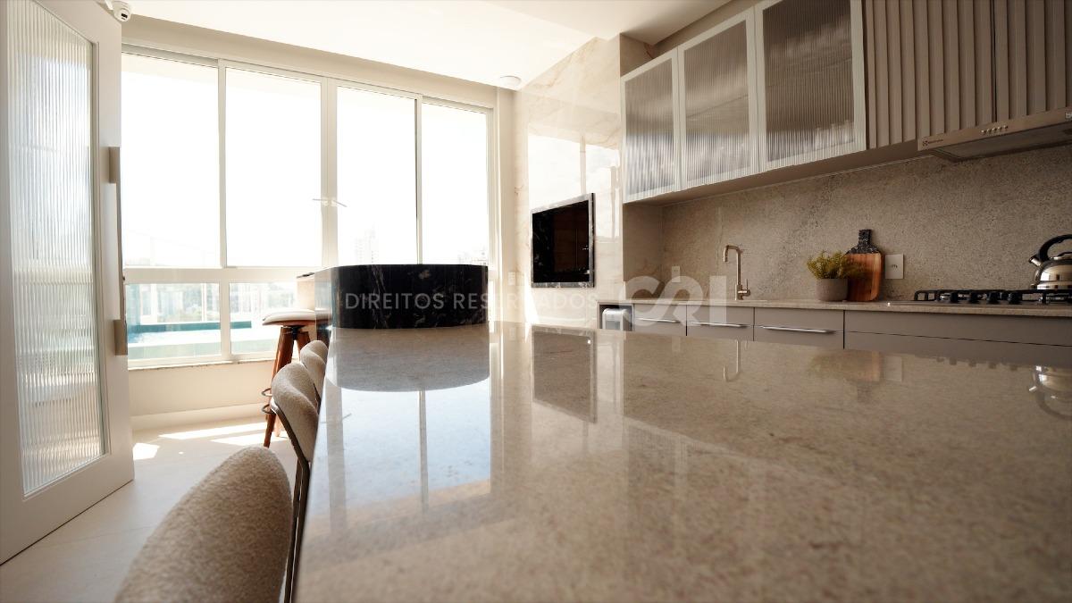 Apartamento com 2 dormitórios no Residencial L’Aquamarine no Fazenda em Itajaí