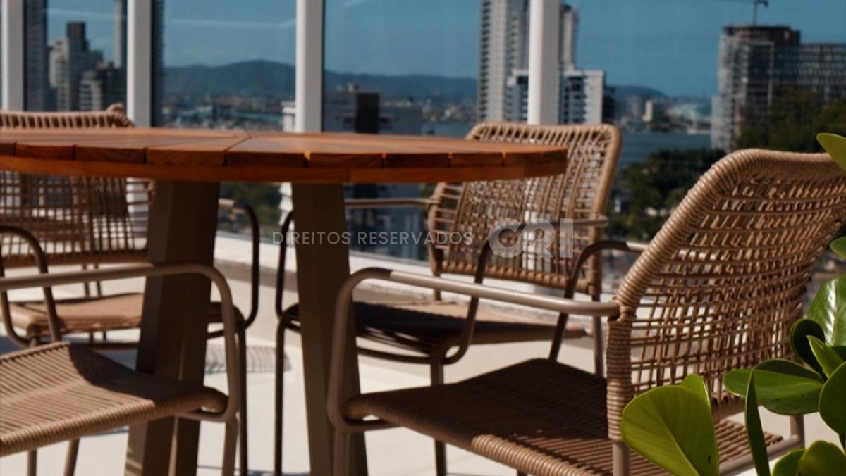 Apartamento com 2 dormitórios no Residencial L’Aquamarine no Fazenda em Itajaí