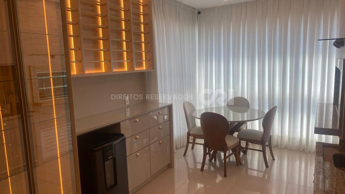 Apartamento com 3 suítes no edifício Munique na Meia Praia em Itapema