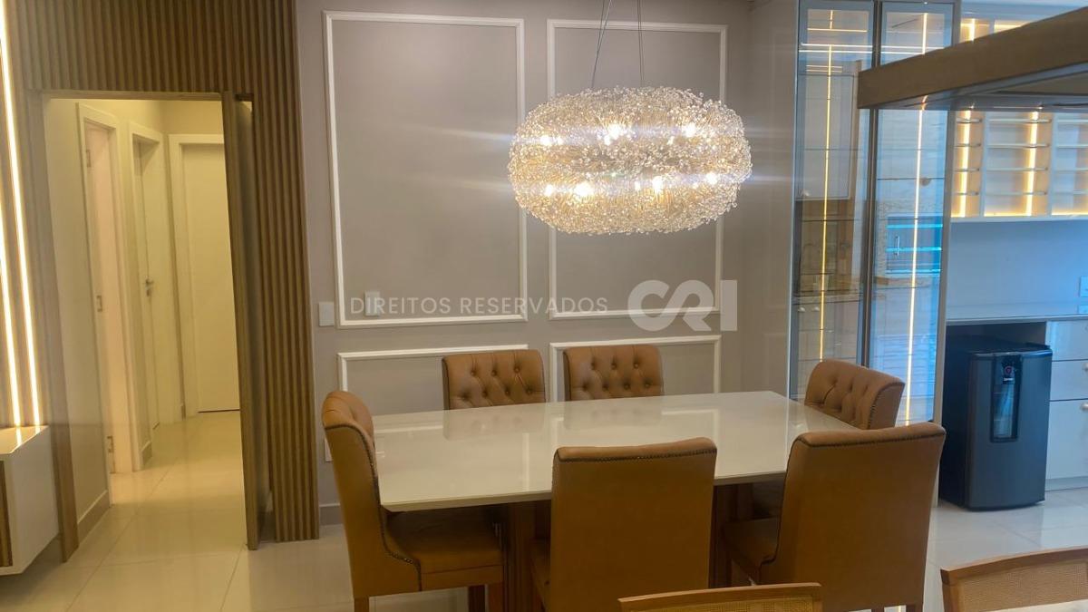 Apartamento com 3 suítes no edifício Munique na Meia Praia em Itapema