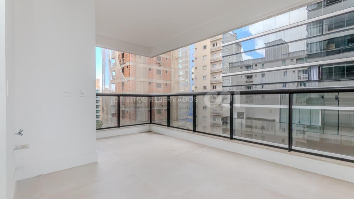 Apartamento  com 3 suítes no Fiori Del Mare na Meia Praia em Itapema