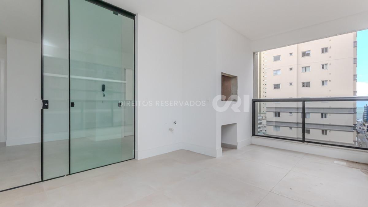 Apartamento  com 3 suítes no Fiori Del Mare na Meia Praia em Itapema