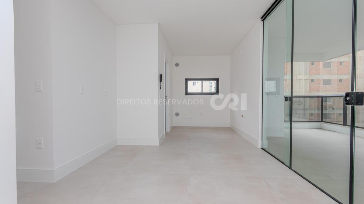 Apartamento  com 3 suítes no Fiori Del Mare na Meia Praia em Itapema
