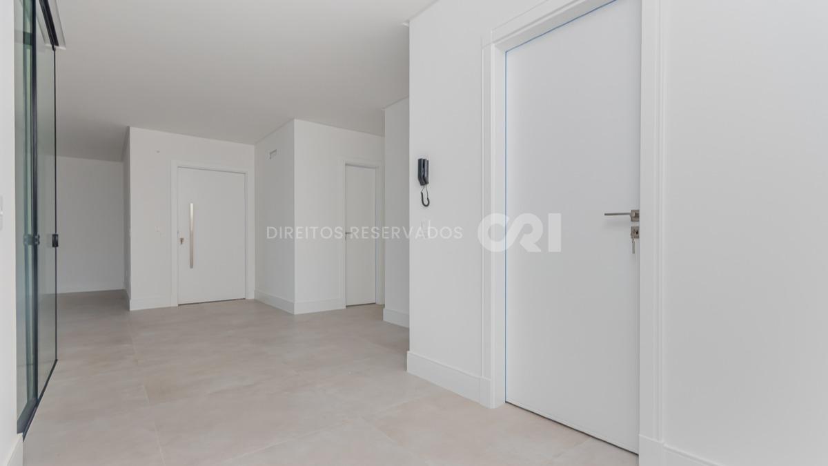Apartamento  com 3 suítes no Fiori Del Mare na Meia Praia em Itapema