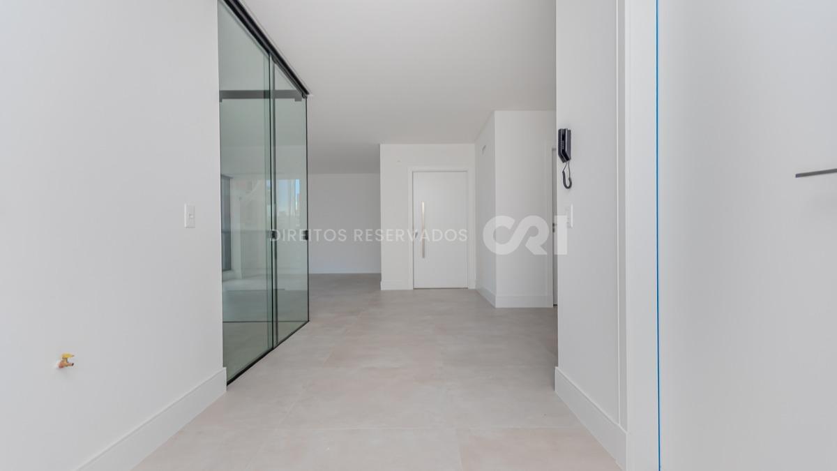 Apartamento  com 3 suítes no Fiori Del Mare na Meia Praia em Itapema