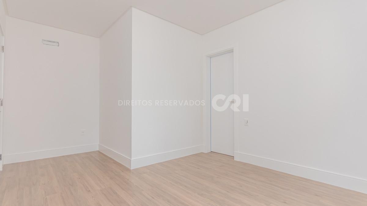 Apartamento  com 3 suítes no Fiori Del Mare na Meia Praia em Itapema