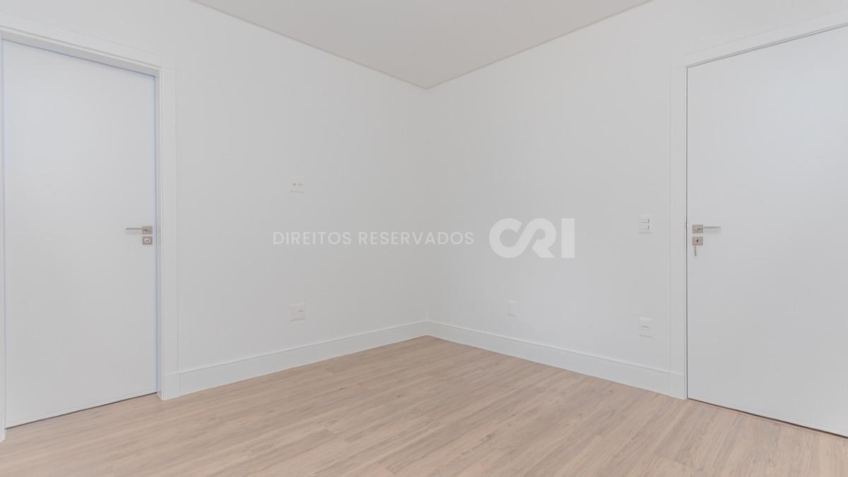 Apartamento  com 3 suítes no Fiori Del Mare na Meia Praia em Itapema
