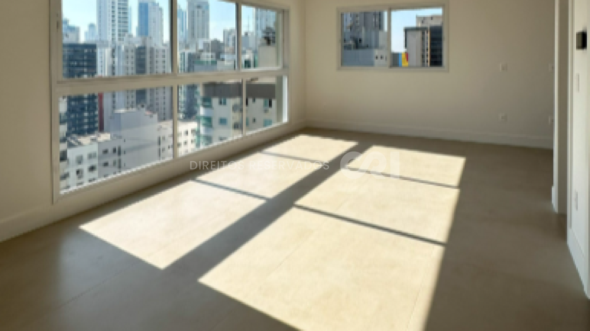 Apartamento com 3 suítes no Residencial San Telmo no Centro de Balneário Camboriú