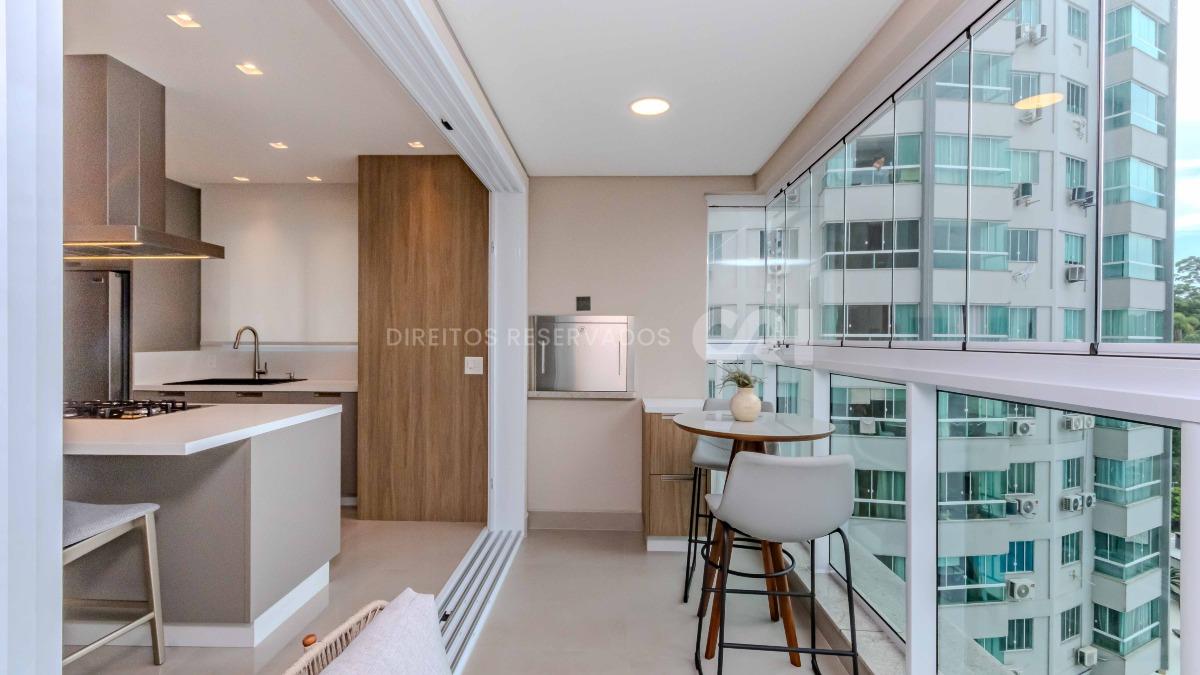 COPA: Apartamento com 3 suítes no Santé Boutique Residence no Bairro Pioneiros em Balneário Camboriú