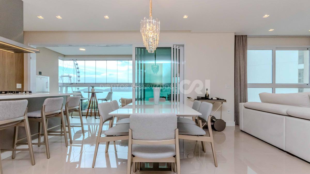 COPA: Apartamento com 3 suítes no Santé Boutique Residence no Bairro Pioneiros em Balneário Camboriú