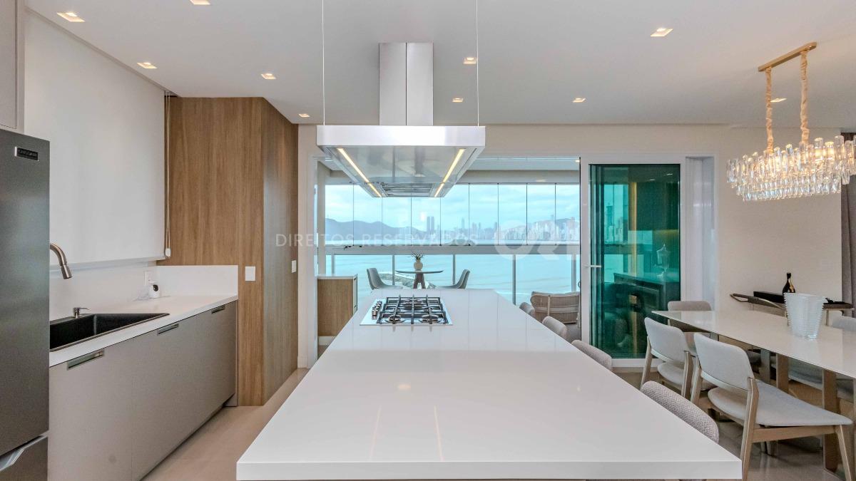COPA: Apartamento com 3 suítes no Santé Boutique Residence no Bairro Pioneiros em Balneário Camboriú
