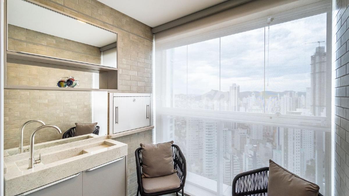 Apartamento com 3 suítes no Edifício Hamptons Village na Barra Sul de Balneário Camboriú