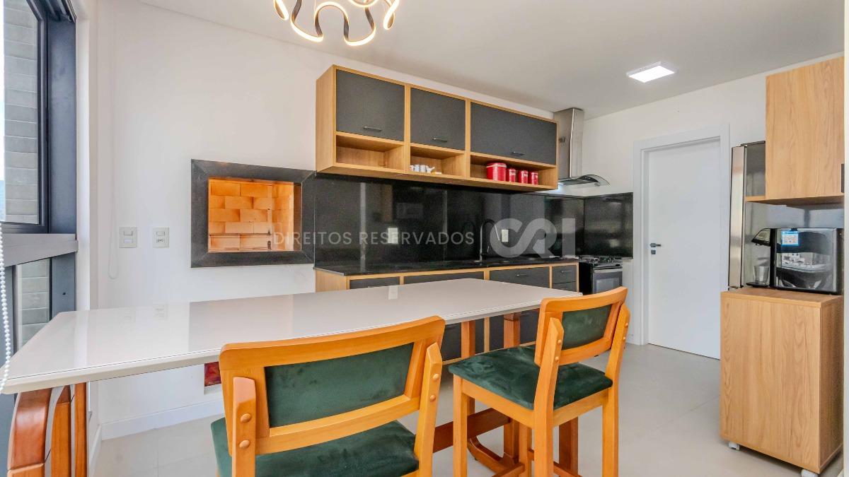 Apartamento com 3 suítes no Edifício Tierra del Sol no Centro de Balneário Camboriú