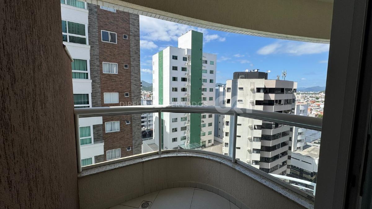 Apartamento com 4 dormitórios no Edifício Baía dos Golfinhos no Centro de Balneário Camboriú