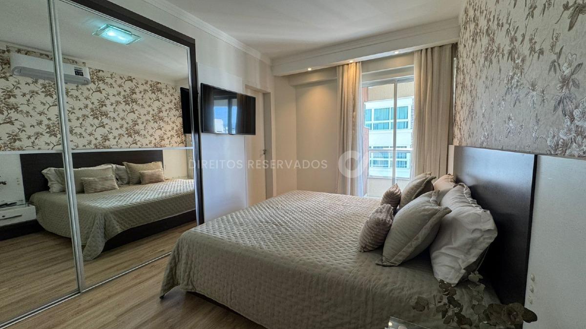 Apartamento com 4 dormitórios no Edifício Baía dos Golfinhos no Centro de Balneário Camboriú
