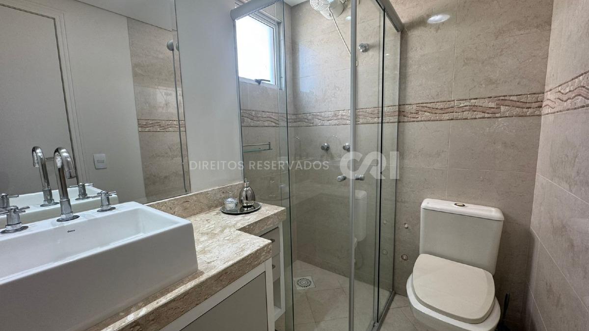 Apartamento com 4 dormitórios no Edifício Baía dos Golfinhos no Centro de Balneário Camboriú