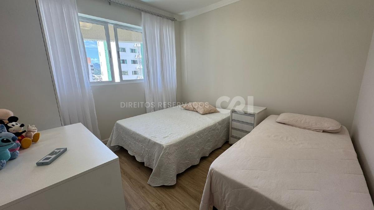 Apartamento com 4 dormitórios no Edifício Baía dos Golfinhos no Centro de Balneário Camboriú