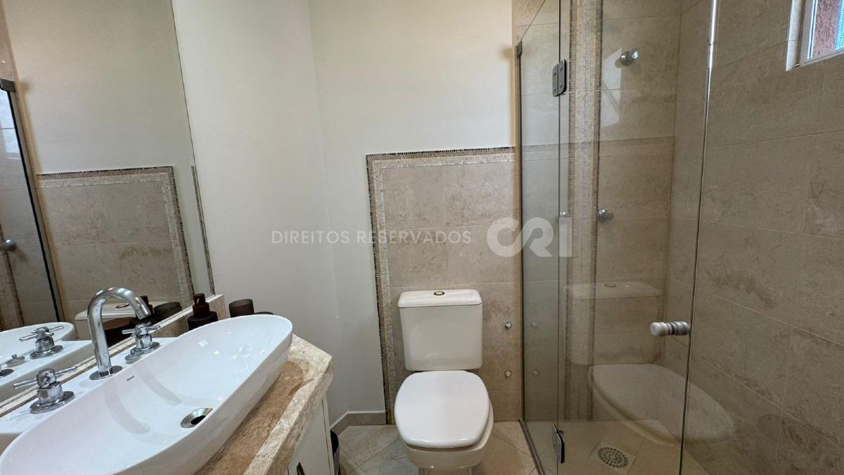 Apartamento com 4 dormitórios no Edifício Baía dos Golfinhos no Centro de Balneário Camboriú