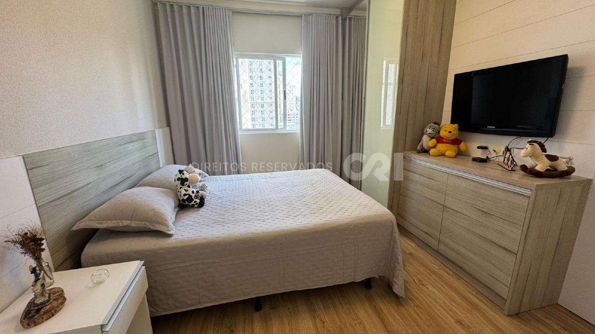 Apartamento com 4 dormitórios no Edifício Baía dos Golfinhos no Centro de Balneário Camboriú