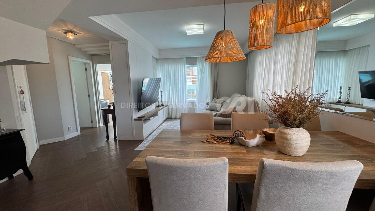 Apartamento com 4 dormitórios no Edifício Baía dos Golfinhos no Centro de Balneário Camboriú