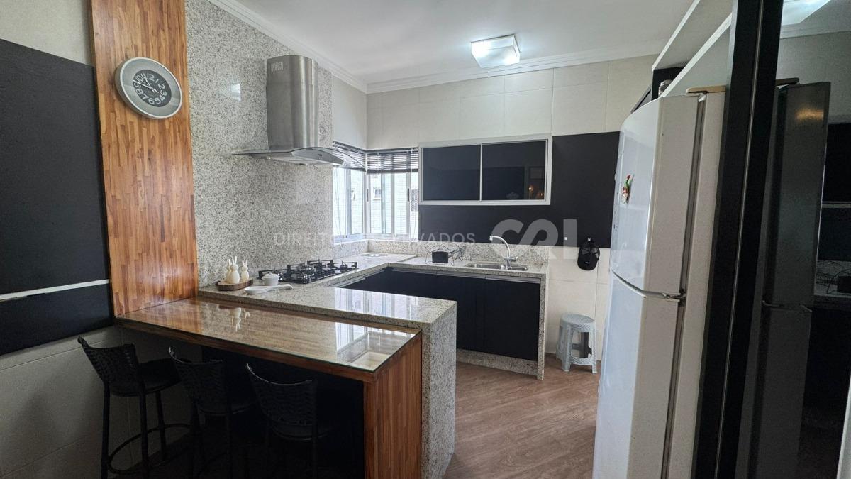 Apartamento com 4 dormitórios no Edifício Baía dos Golfinhos no Centro de Balneário Camboriú