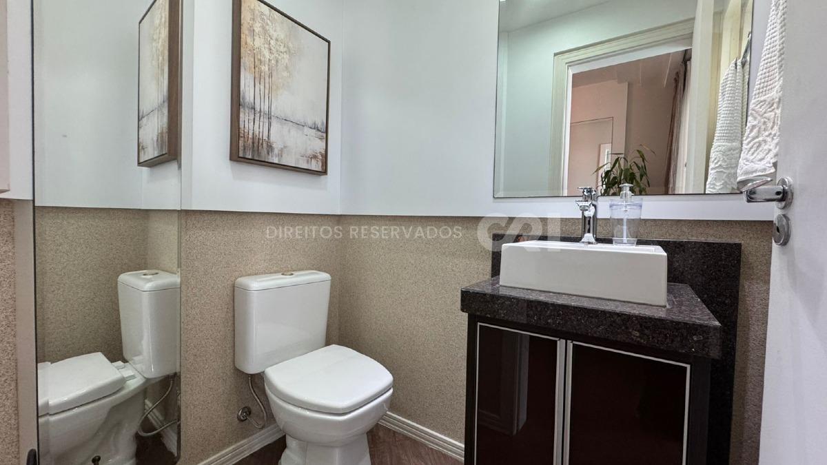Apartamento com 4 dormitórios no Edifício Baía dos Golfinhos no Centro de Balneário Camboriú
