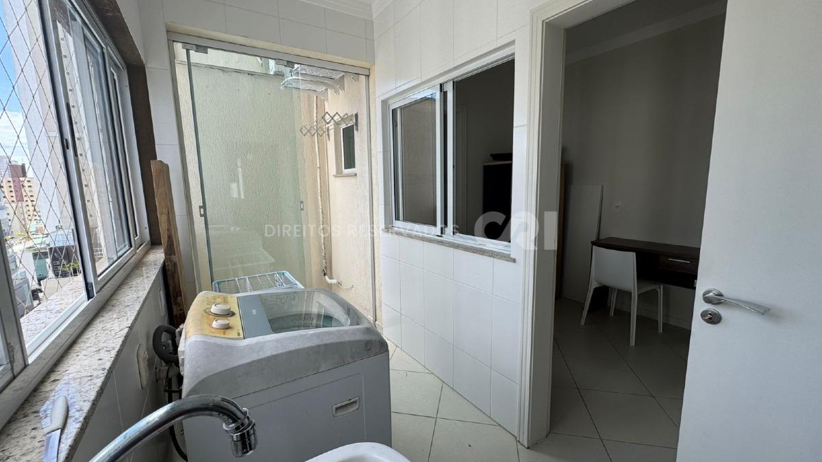 Apartamento com 4 dormitórios no Edifício Baía dos Golfinhos no Centro de Balneário Camboriú
