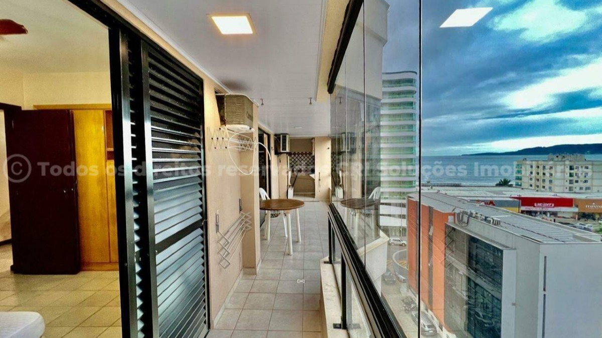 Apartamento mobiliado com 3 quartos no Edifício Dominique na Meia Praia em Itapema