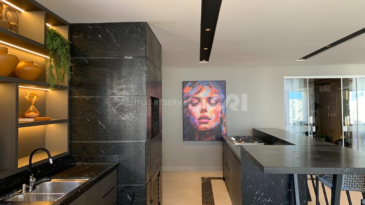Apartamento com 2 Quartos no Place D' France no bairro Morretes em Itapema
