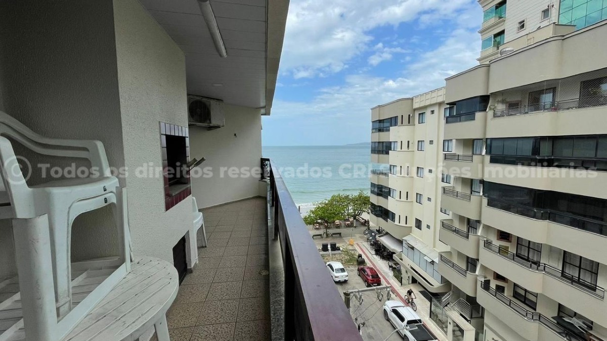 Apartamento mobiliado com 3 suítes no Residencial Von Buettner na Meia Praia em Itapema 
