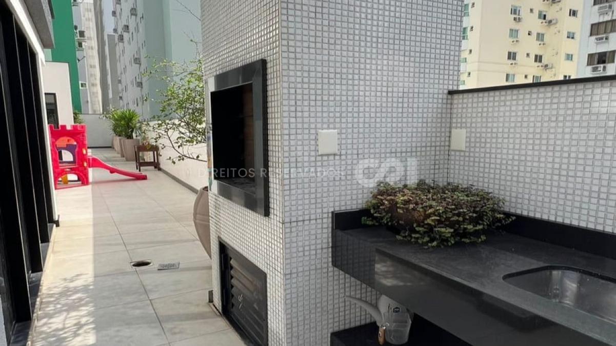 Apartamento com 3 suítes no Boulevard Brasil no Centro de Balneário Camboriú