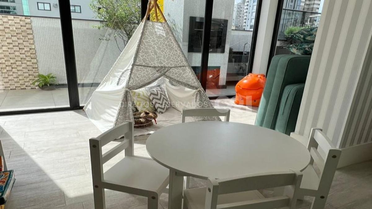 Apartamento com 3 suítes no Boulevard Brasil no Centro de Balneário Camboriú