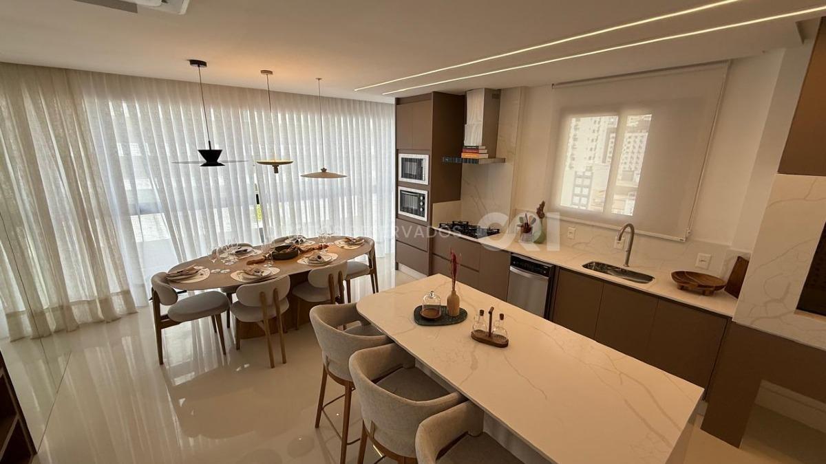 Apartamento com 3 suítes no Boulevard Brasil no Centro de Balneário Camboriú