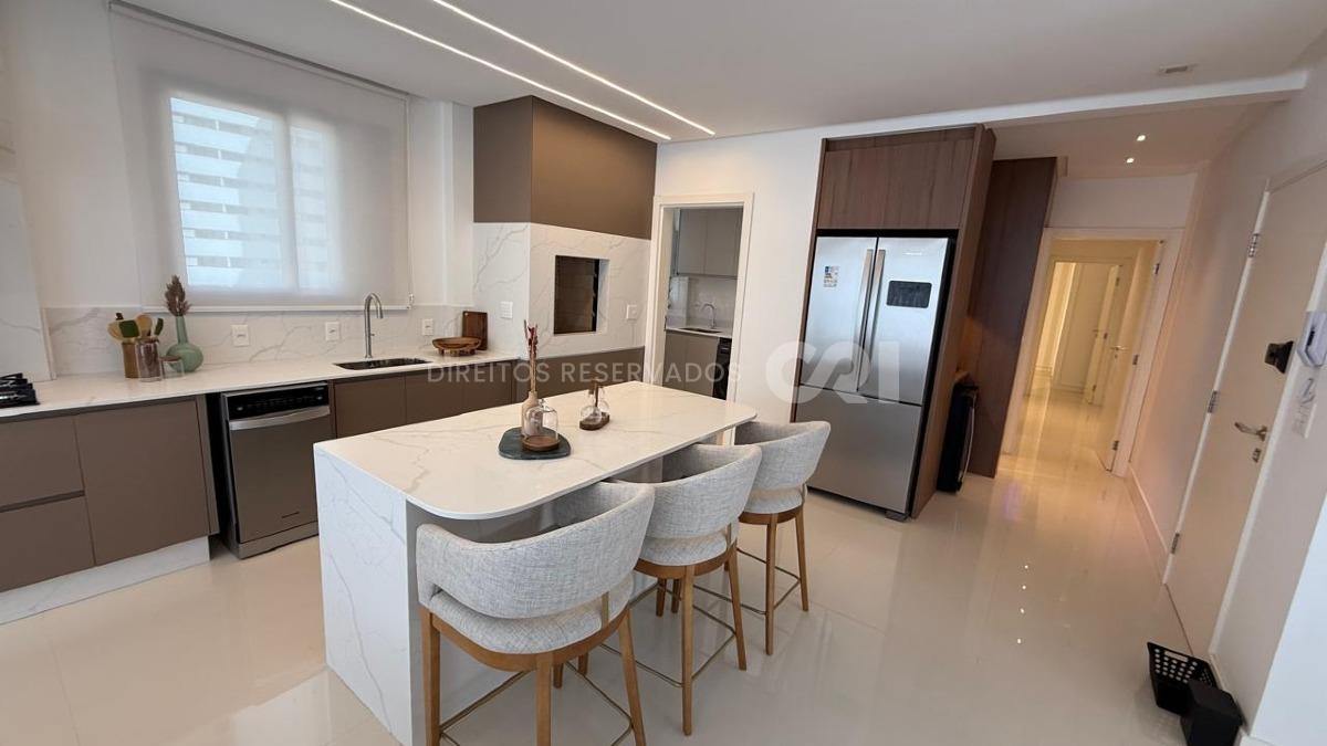 Apartamento com 3 suítes no Boulevard Brasil no Centro de Balneário Camboriú