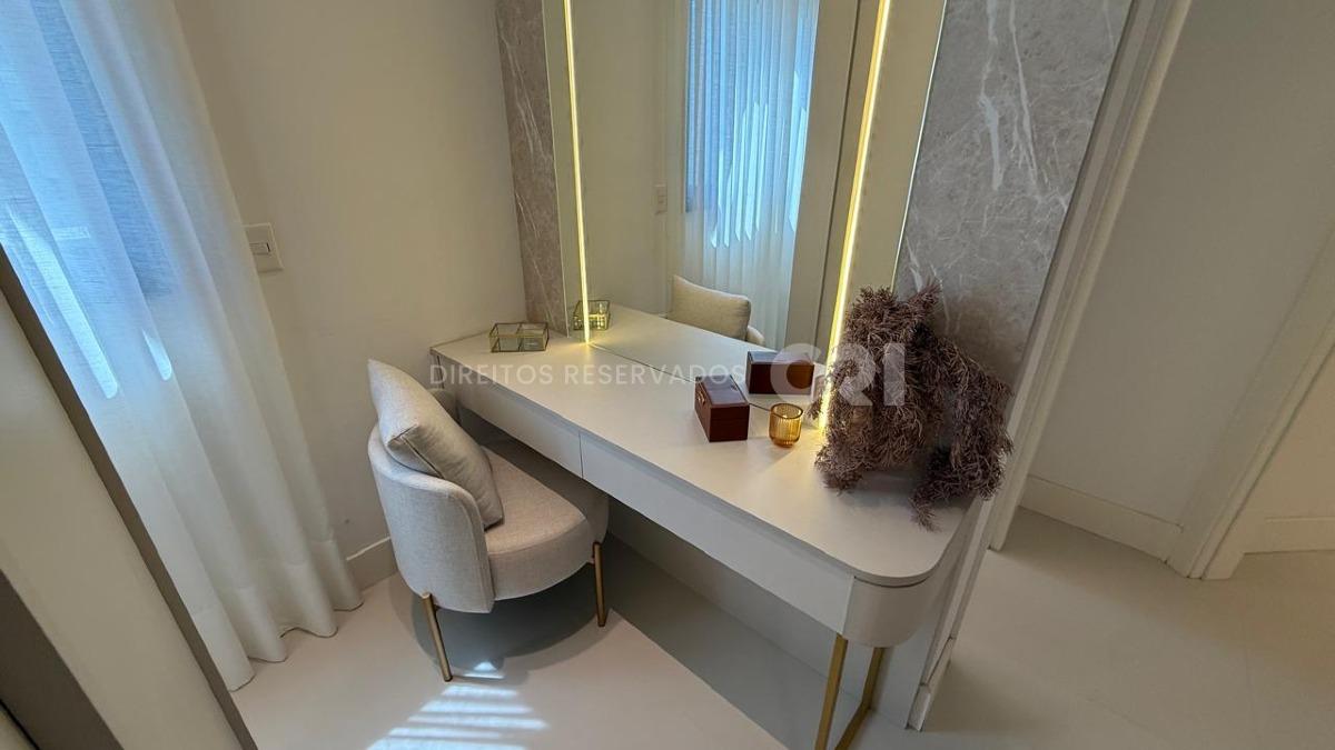 Apartamento com 3 suítes no Boulevard Brasil no Centro de Balneário Camboriú