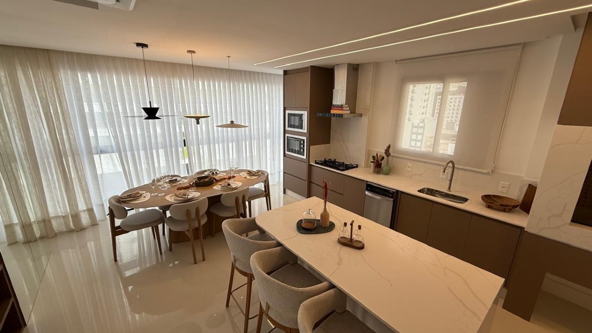 Apartamento com 3 suítes no Boulevard Brasil no Centro de Balneário Camboriú