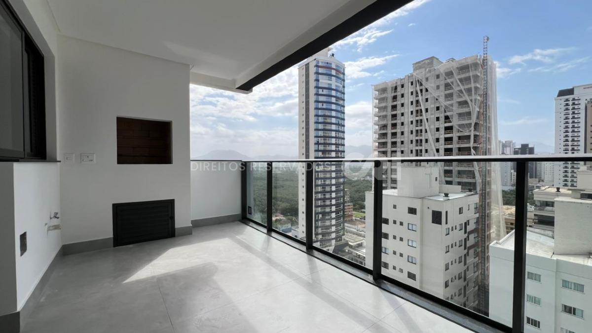 Apartamento com 3 suítes Villa Del Fiume na Meia Praia em Itapema