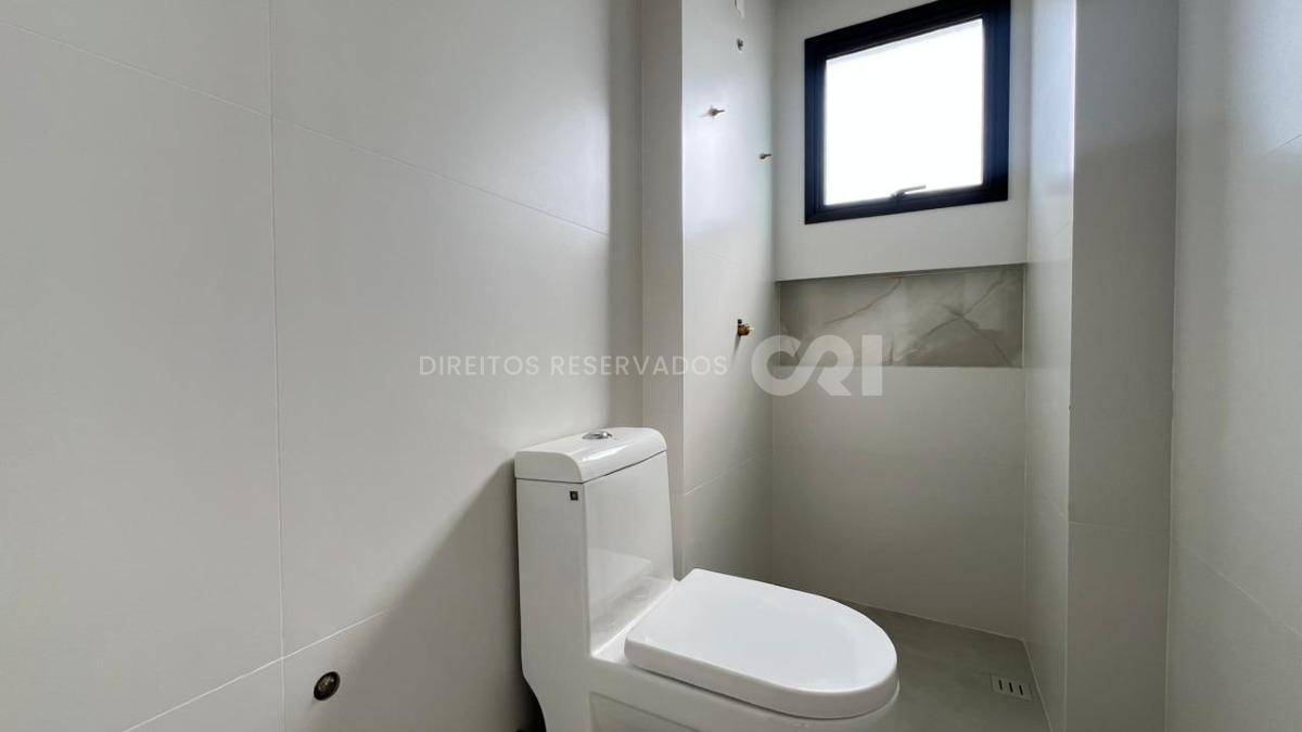 Apartamento com 3 suítes Villa Del Fiume na Meia Praia em Itapema