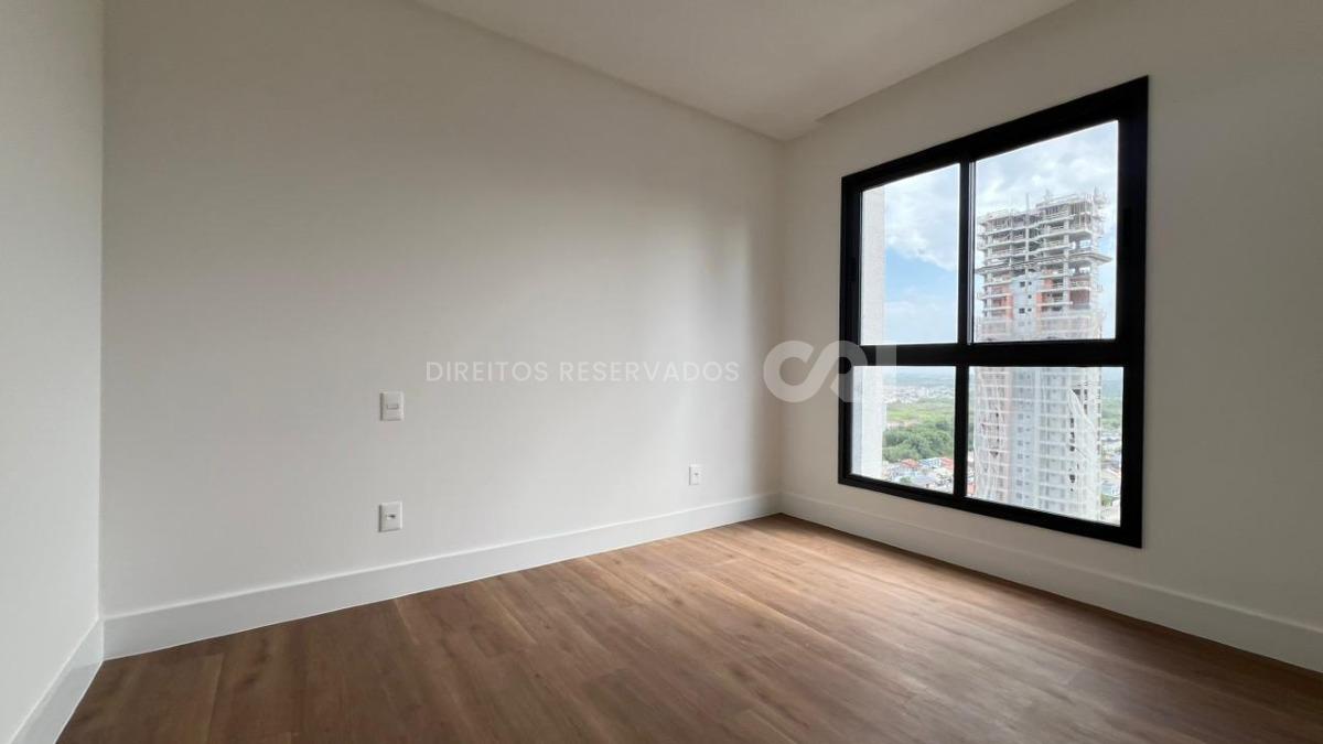 Apartamento com 3 suítes Villa Del Fiume na Meia Praia em Itapema