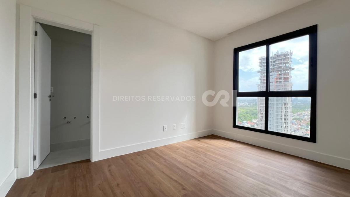 Apartamento com 3 suítes Villa Del Fiume na Meia Praia em Itapema